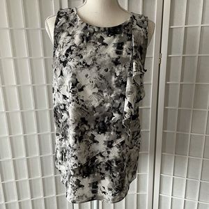 Black & white sleeveless top